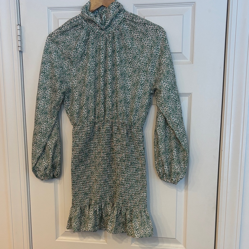 Zac & Rachel Green and White Floral Top